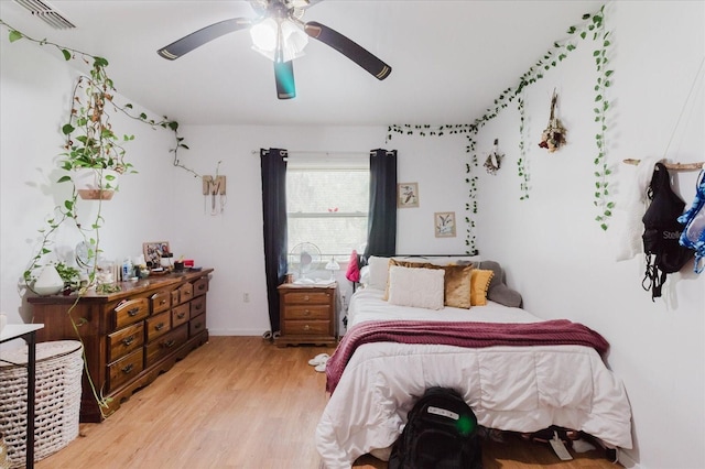 1010 Oakhill St, Seffner, FL 33584 - bedroom featuring light wood-style flooring and ceiling fan