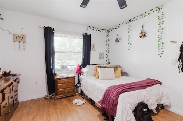 1010 Oakhill St, Seffner, FL 33584 - bedroom featuring light wood-style flooring, baseboards, and ceiling fan