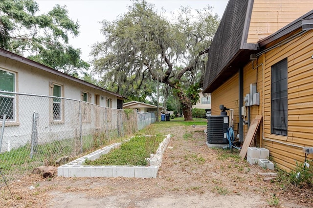 1010 Oakhill St, Seffner, FL 33584 - view of yard with central AC unit and fence