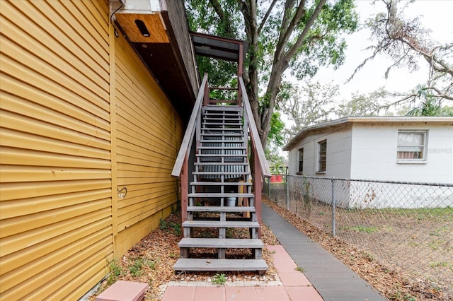 1010 Oakhill St, Seffner, FL 33584 - view of stairs