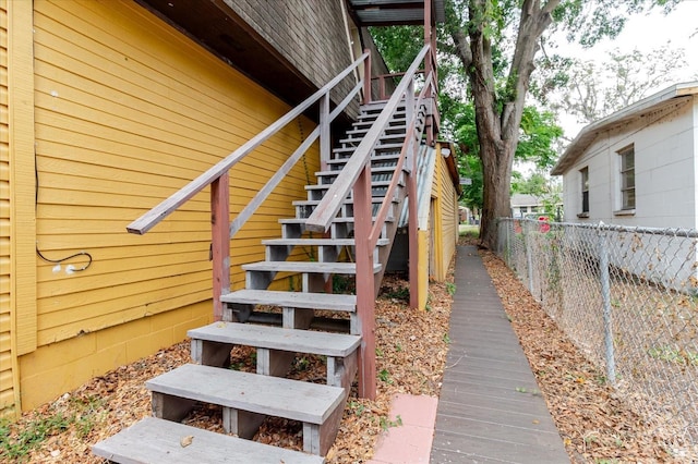 1010 Oakhill St, Seffner, FL 33584 - view of stairs