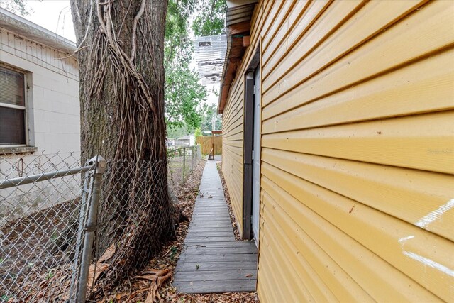 1010 Oakhill St, Seffner, FL 33584 - view of side of property featuring fence