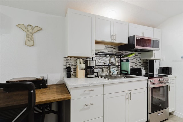 1010 Oakhill St, Seffner, FL 33584 - kitchen with appliances with stainless steel finishes, a sink, decorative backsplash, white cabinets, and lofted ceiling