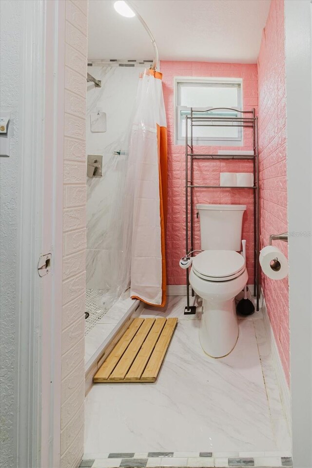 1010 Oakhill St, Seffner, FL 33584 - bathroom featuring a shower stall, toilet, and marble finish flooring