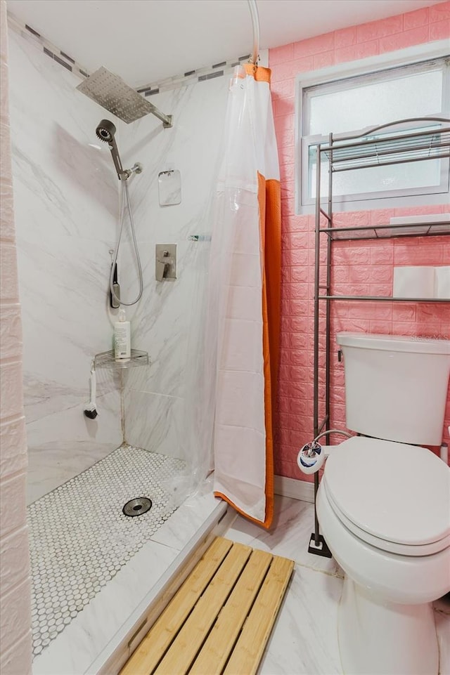 1010 Oakhill St, Seffner, FL 33584 - bathroom featuring a shower stall, toilet, marble finish floors, and tile walls