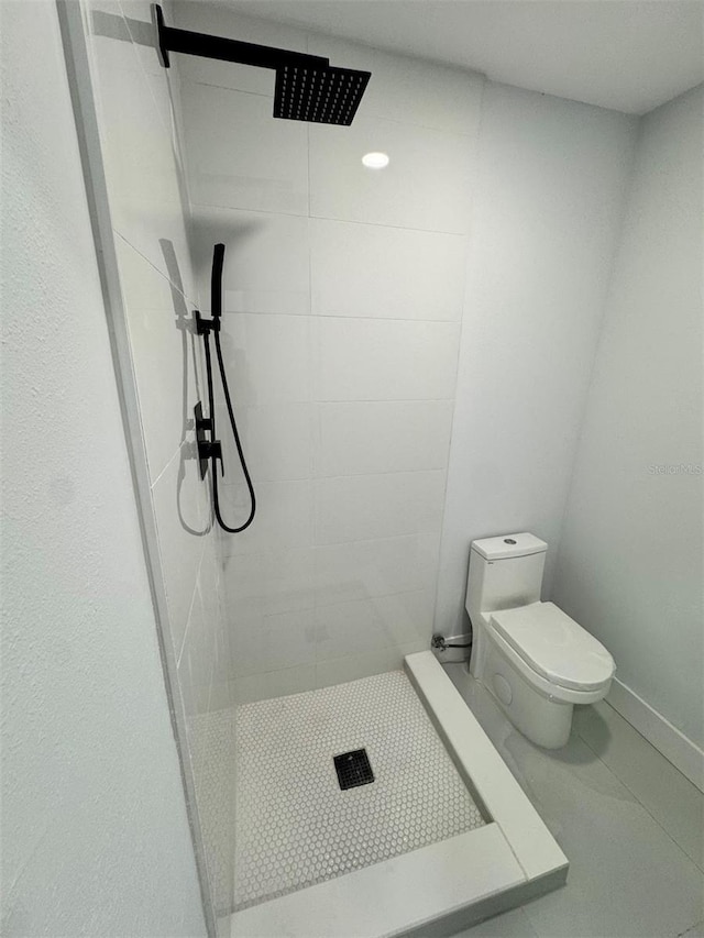 1778 New Hampshire Ave NE, Saint Petersburg, FL 33703 - full bathroom featuring toilet, a shower stall, and baseboards