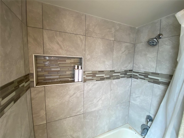 12912 Leadwood Dr, Riverview, FL 33579 - bathroom with shower / bathtub combination with curtain