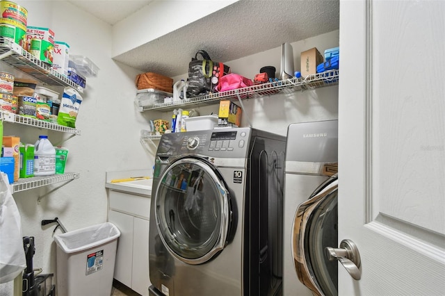 160 Sage Cir, Crystal Beach, FL 34681 - laundry room featuring separate washer and dryer