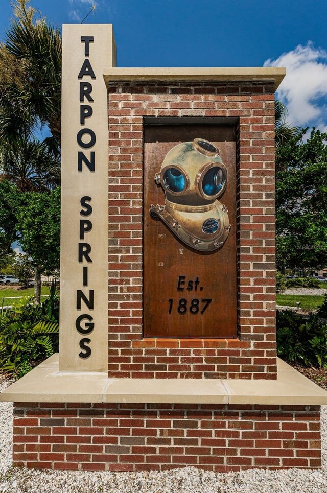1402 Oleander Dr, Tarpon Springs, FL 34689 - exterior view