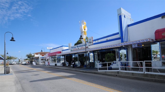 1402 Oleander Dr, Tarpon Springs, FL 34689 - view of building exterior