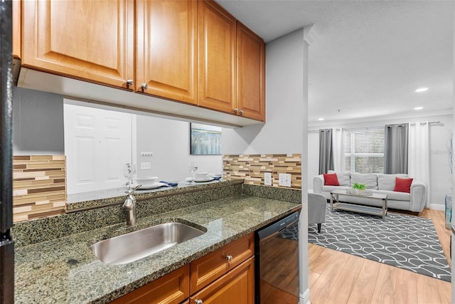 11901 4th St N Unit 8207, Saint Petersburg, FL 33716 - kitchen with dishwasher, a sink, light wood finished floors, tasteful backsplash, and recessed lighting