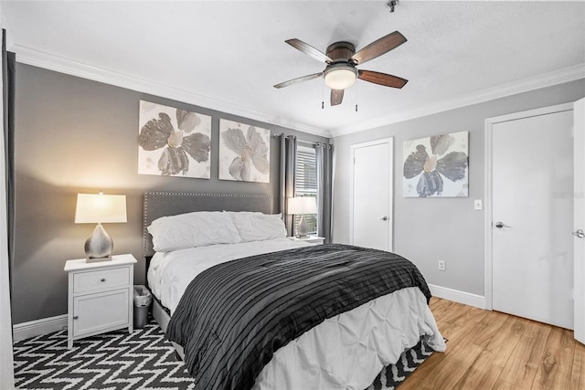 11901 4th St N Unit 8207, Saint Petersburg, FL 33716 - bedroom with crown molding, light wood-style floors, baseboards, ceiling fan, and a closet
