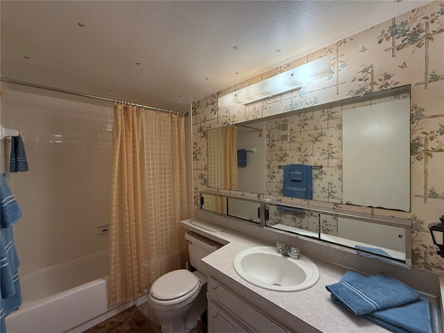 7910 Sun Island Dr S Unit 404, South Pasadena, FL 33707 - bathroom with wallpapered walls, vanity, shower / bath combo with shower curtain, and a textured ceiling