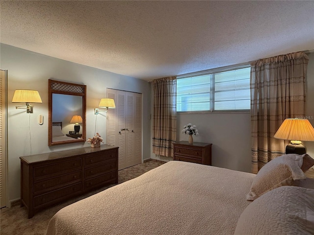 7910 Sun Island Dr S Unit 404, South Pasadena, FL 33707 - carpeted bedroom with a textured ceiling and a closet