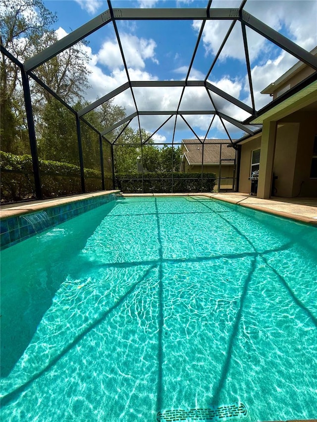 5117 Longspur Ct, Lithia, FL 33547 - outdoor pool featuring glass enclosure