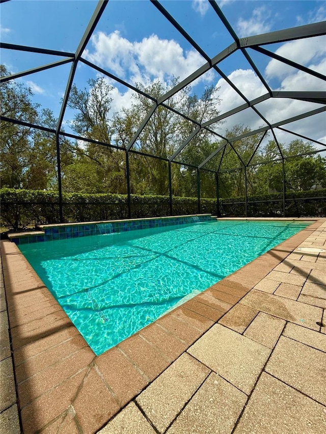 5117 Longspur Ct, Lithia, FL 33547 - swimming pool featuring a patio area and glass enclosure