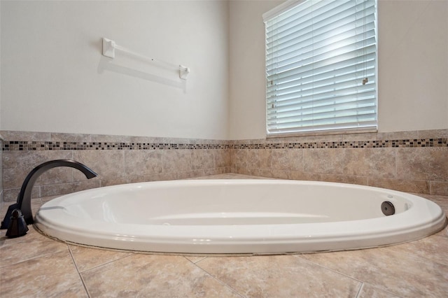 5117 Longspur Ct, Lithia, FL 33547 - full bathroom featuring a bath