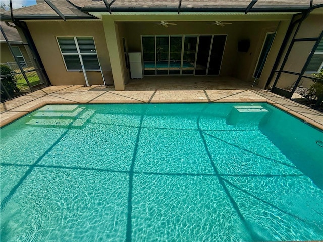 5117 Longspur Ct, Lithia, FL 33547 - swimming pool featuring glass enclosure, ceiling fan, and a patio