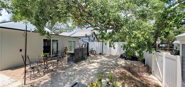 8207 Volusia Pl, Tampa, FL 33637 - view of patio
