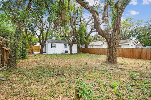 1404 E Curtis St, Tampa, FL 33603 - fenced backyard with an outdoor structure and central AC