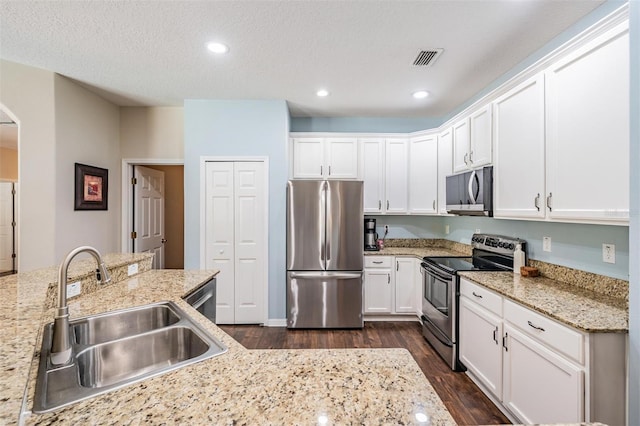 5109 Hartwell Loop, Land O Lakes, FL 34638 - kitchen featuring stainless steel appliances, a sink, dark wood-style floors, white cabinets, and recessed lighting