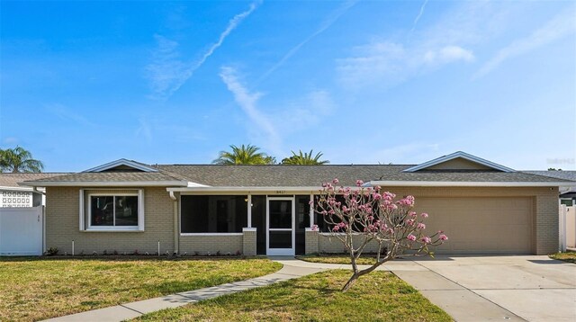 8417 Bay Pointe Dr, Tampa, FL 33615 - photo 1