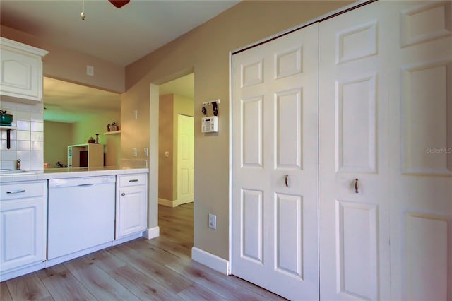2913 Fig Ct, Palm Harbor, FL 34684 - bathroom featuring wood finished floors and baseboards