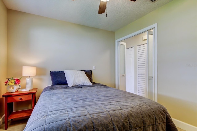 2913 Fig Ct, Palm Harbor, FL 34684 - bedroom featuring baseboards, wood finished floors, a ceiling fan, and a textured ceiling