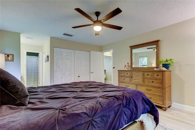 2913 Fig Ct, Palm Harbor, FL 34684 - bedroom featuring light wood-type flooring, a closet, baseboards, and ceiling fan