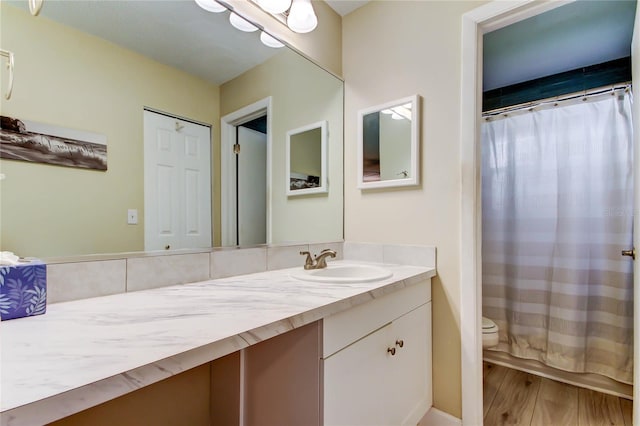 2913 Fig Ct, Palm Harbor, FL 34684 - bathroom with toilet, vanity, wood finished floors, and curtained shower