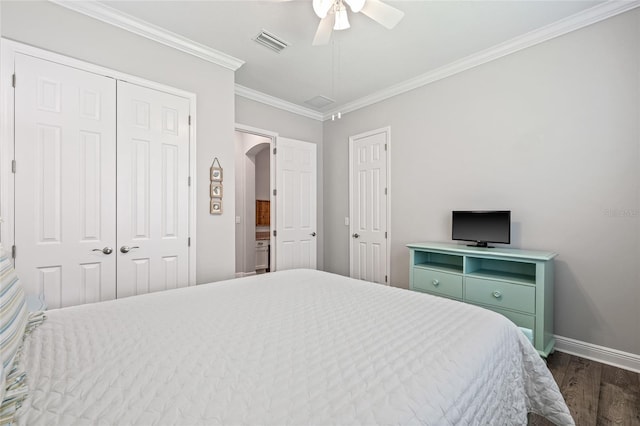 4166 Epic Cv, Land O Lakes, FL 34638 - bedroom featuring dark wood-type flooring, crown molding, baseboards, and a ceiling fan