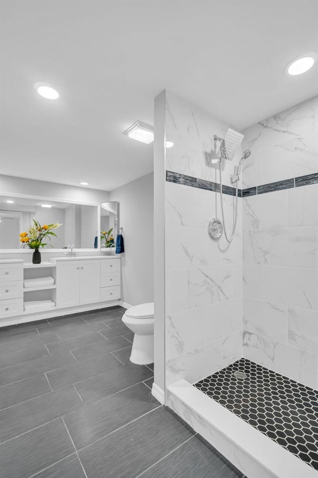 714 1st Ct, Palm Harbor, FL 34684 - full bathroom with toilet, tiled shower, vanity, and recessed lighting
