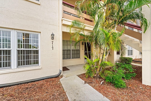 view of exterior entry with stucco siding