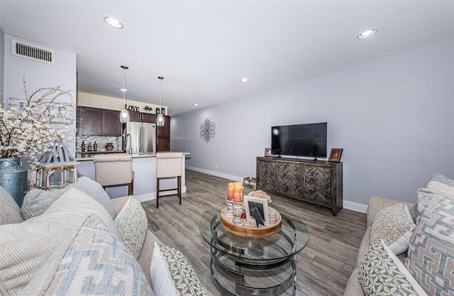 5694 40th Ter N Unit 423, Kenneth City, FL 33709 - living area featuring light wood-style floors, baseboards, and recessed lighting