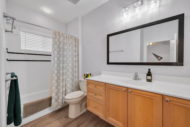 5507 Keeler Oak St, Lithia, FL 33547 - bathroom featuring vanity, wood finished floors, and shower / bath combo