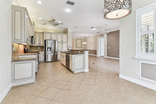 16101 Cape Coral Dr, Wimauma, FL 33598 - kitchen featuring appliances with stainless steel finishes, ceiling fan, baseboards, backsplash, and recessed lighting
