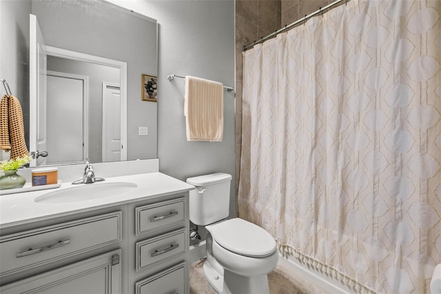 11322 Lake Lucaya Dr, Riverview, FL 33579 - full bath featuring vanity, a shower with shower curtain, toilet, and a textured wall