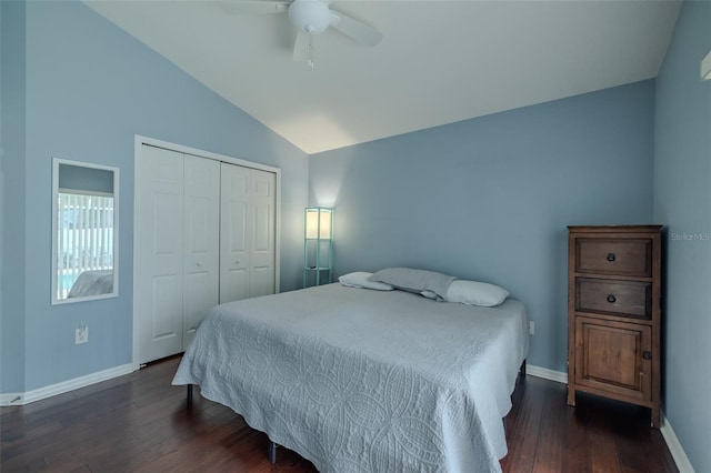 4612 River Overlook Dr, Valrico, FL 33596 - bedroom featuring lofted ceiling, dark wood-type flooring, a closet, and a ceiling fan