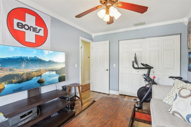 330 Woods Landing Trl, Oldsmar, FL 34677 - exercise room featuring wood finished floors, ceiling fan, crown molding, and baseboards