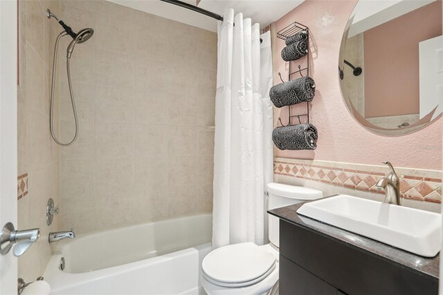 330 Woods Landing Trl, Oldsmar, FL 34677 - full bathroom with shower / bath combination with curtain, tile walls, toilet, vanity, and wainscoting