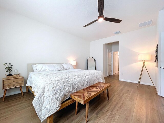 bedroom featuring light wood-style floors, baseboards, and ceiling fan
