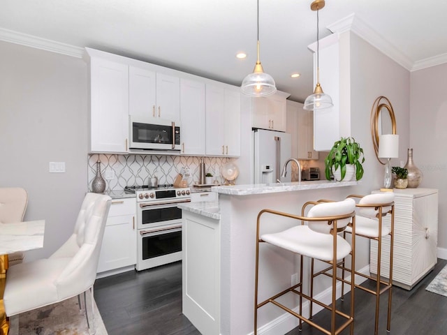 2807 W Hawthorne Rd Unit 11, Tampa, FL 33611 - kitchen featuring white appliances, dark wood finished floors, crown molding, decorative backsplash, and recessed lighting