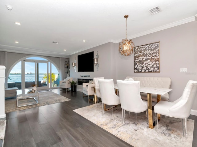 2807 W Hawthorne Rd Unit 11, Tampa, FL 33611 - dining area featuring ornamental molding, arched walkways, dark wood-type flooring, recessed lighting, and baseboards