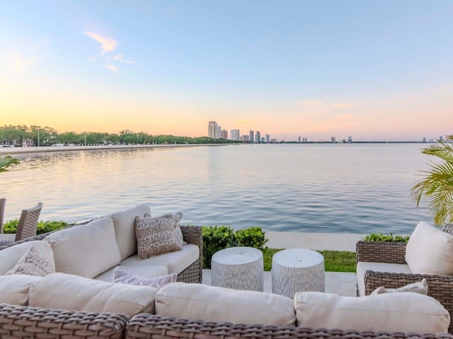 2807 W Hawthorne Rd Unit 11, Tampa, FL 33611 - water view