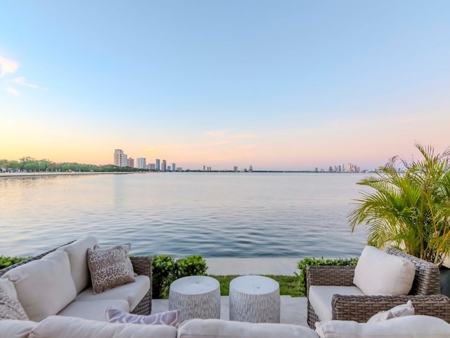 2807 W Hawthorne Rd Unit 11, Tampa, FL 33611 - water view