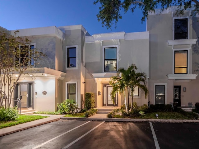 2807 W Hawthorne Rd Unit 11, Tampa, FL 33611 - townhome / multi-family property featuring uncovered parking and stucco siding
