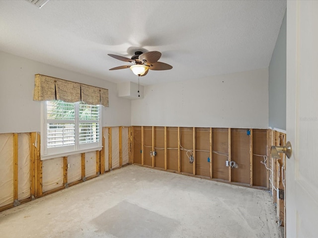empty room with ceiling fan
