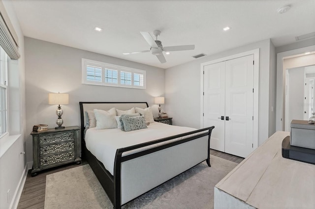 bedroom featuring wood finished floors, a closet, ceiling fan, baseboards, and recessed lighting