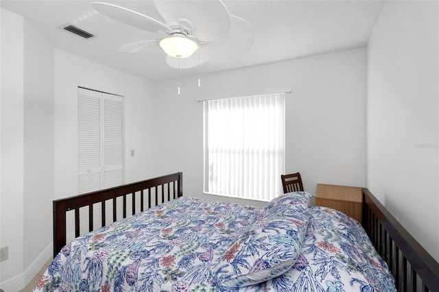 bedroom with a ceiling fan and a closet
