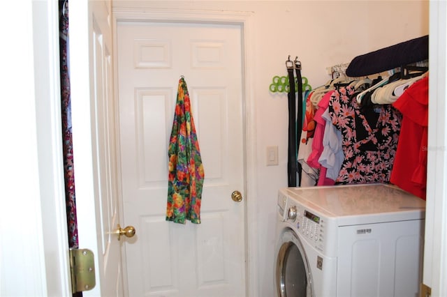 14985 Alan Ct, Largo, FL 33771 - laundry area with washer / clothes dryer